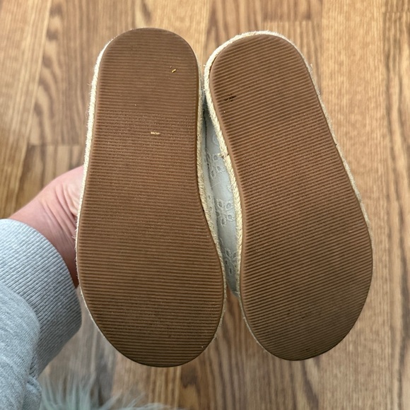 GAP Kids Cream Lace Sneaker Espadrille with Blue Laces size 8 - Picture 5 of 5